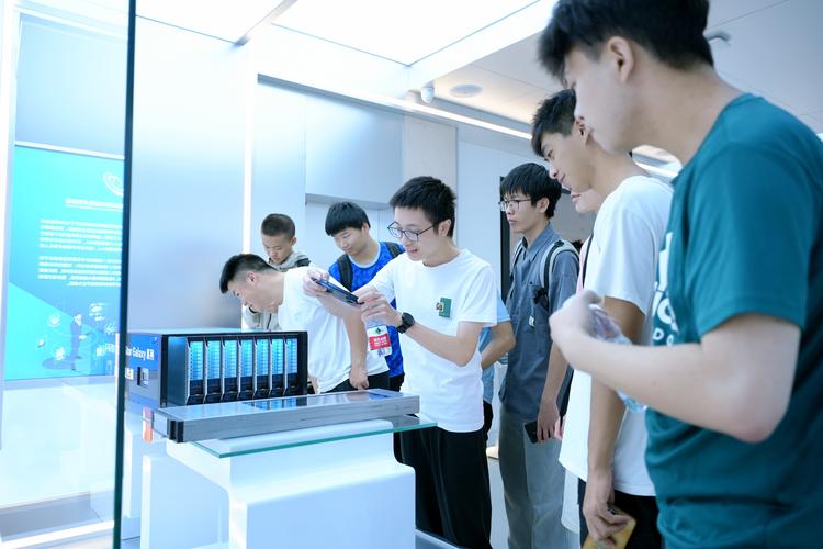 電子科技大學集成電路科學與工程學院生產(chǎn)實習開班儀式成功舉行
